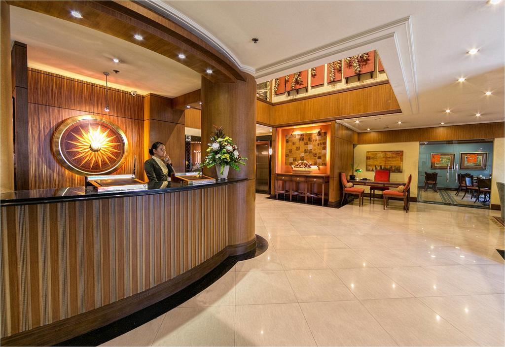 เฮอรัลด์ สวีท โซลานา โฮเทล  Hotel Makati City ภายนอก รูปภาพ