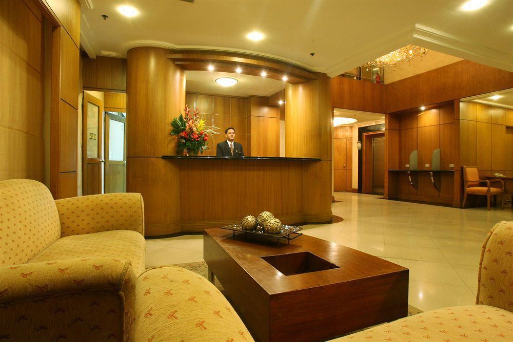 เฮอรัลด์ สวีท โซลานา โฮเทล  Hotel Makati City ภายนอก รูปภาพ