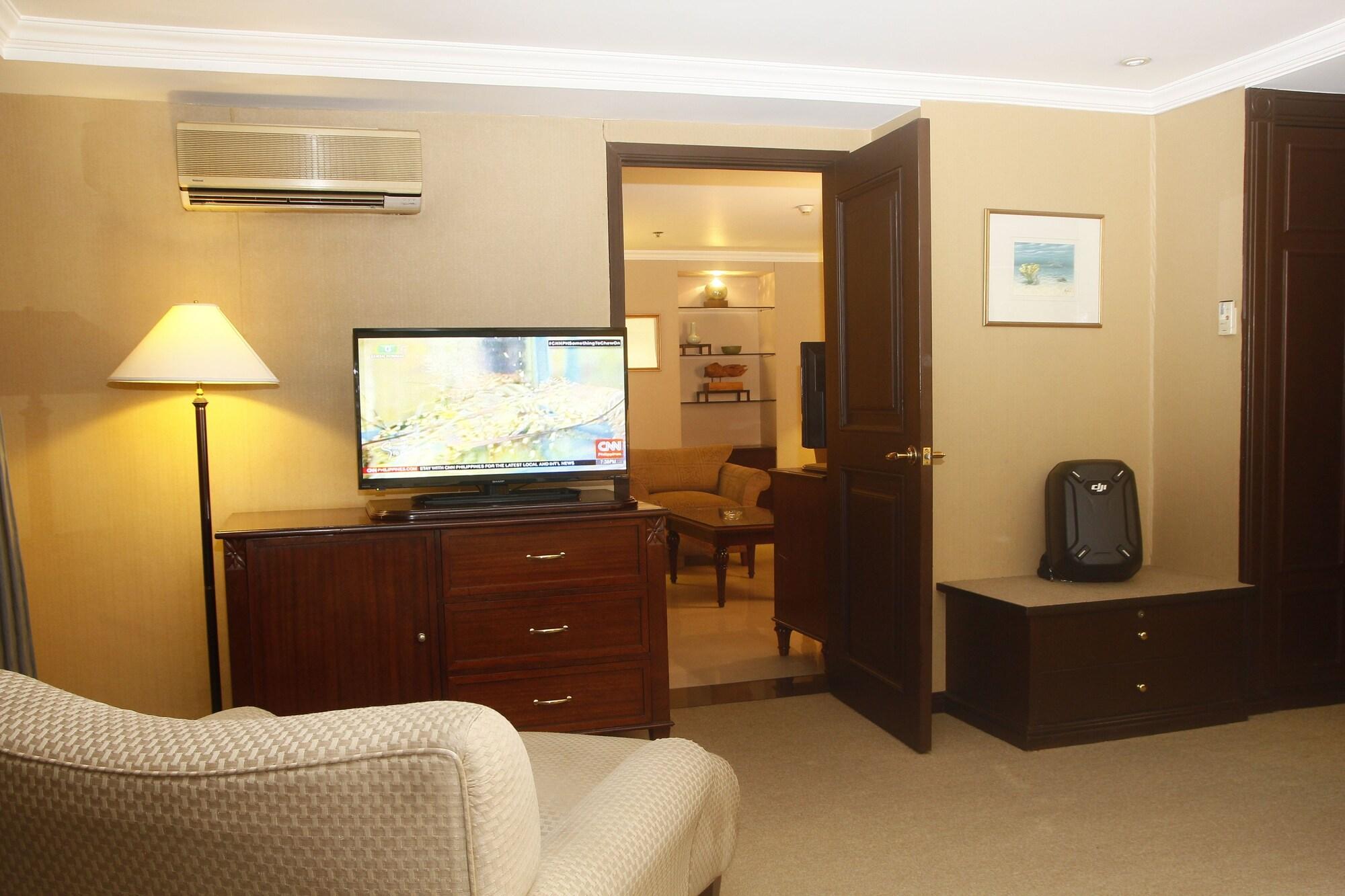 เฮอรัลด์ สวีท โซลานา โฮเทล  Hotel Makati City ภายนอก รูปภาพ