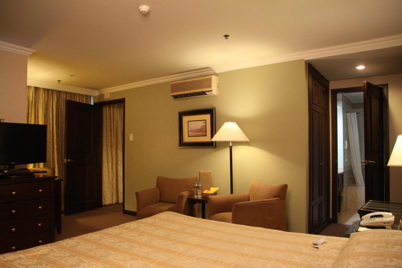 เฮอรัลด์ สวีท โซลานา โฮเทล  Hotel Makati City ภายนอก รูปภาพ