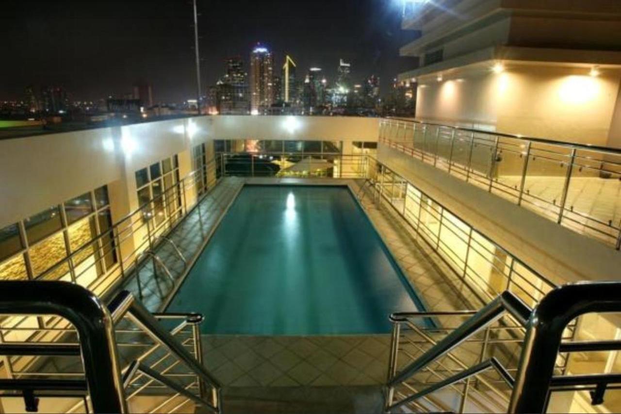 เฮอรัลด์ สวีท โซลานา โฮเทล  Hotel Makati City ภายนอก รูปภาพ