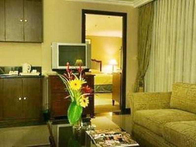 เฮอรัลด์ สวีท โซลานา โฮเทล  Hotel Makati City ภายนอก รูปภาพ