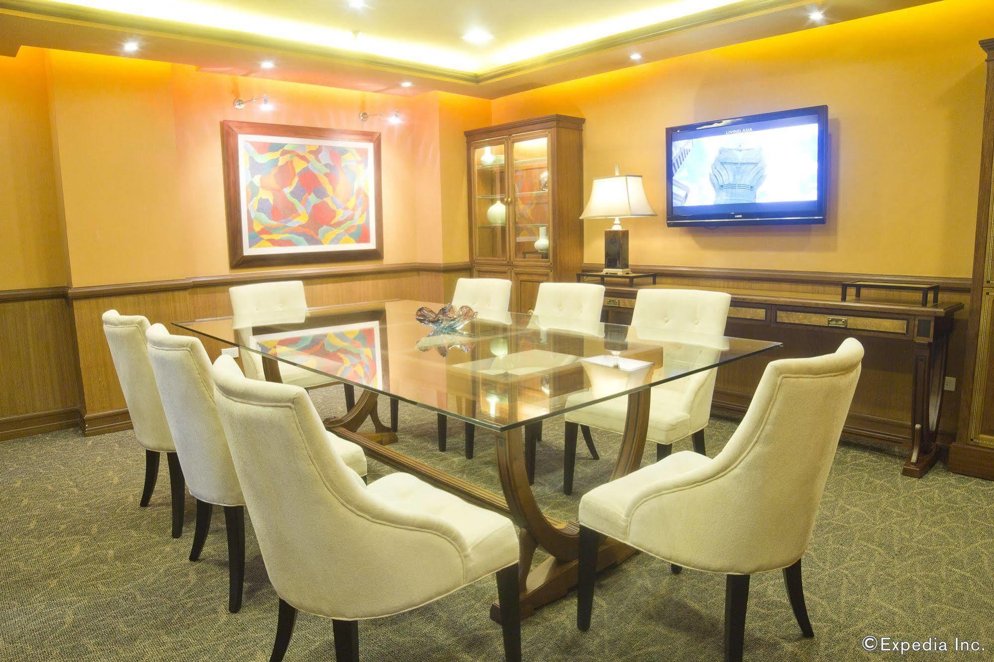 เฮอรัลด์ สวีท โซลานา โฮเทล  Hotel Makati City ภายนอก รูปภาพ