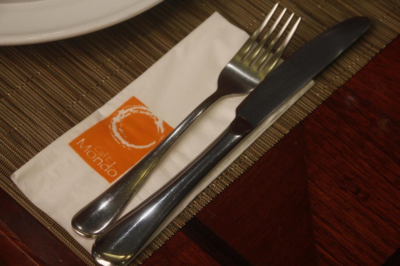 เฮอรัลด์ สวีท โซลานา โฮเทล  Hotel Makati City ภายนอก รูปภาพ